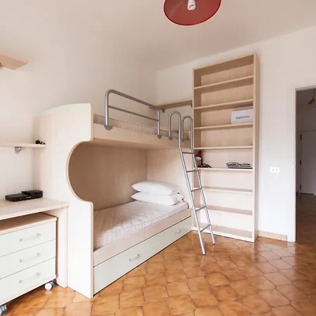 Light & Cozy Flat Near Navigli, Iulm, Bocconi * Милан