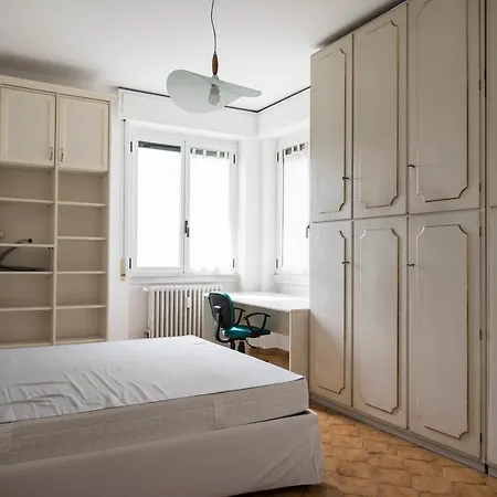 Light & Cozy Flat Near Navigli, Iulm, Bocconi Апартаменты Милан