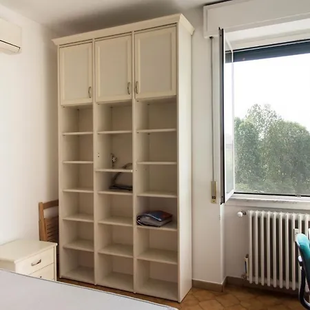 Light & Cozy Flat Near Navigli, Iulm, Bocconi Апартаменты