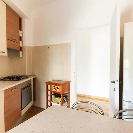 Light & Cozy Flat Near Navigli, Iulm, Bocconi Апартаменты *